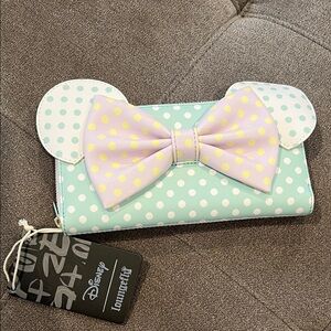 Disney loungefly Minnie Mouse polka dot wallet boxlunch